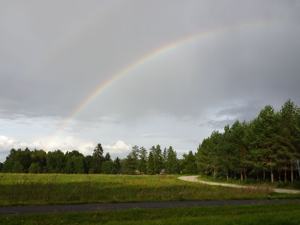 Hoovihmade vahel võis näha korduvalt vikerkaart