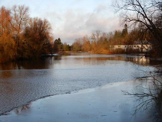 Jõgeva veskijärv kallasjääga
